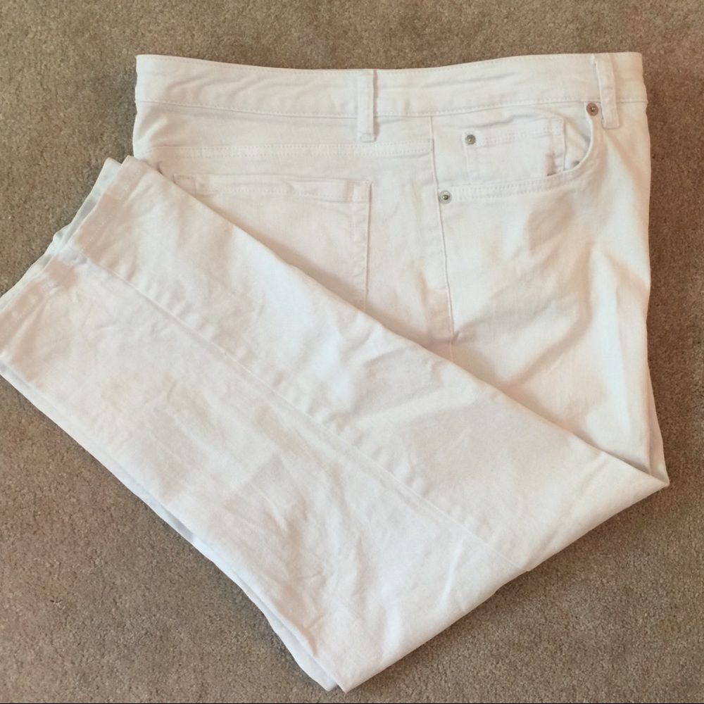 Jones New York white denim Soho capris, EUC, 14